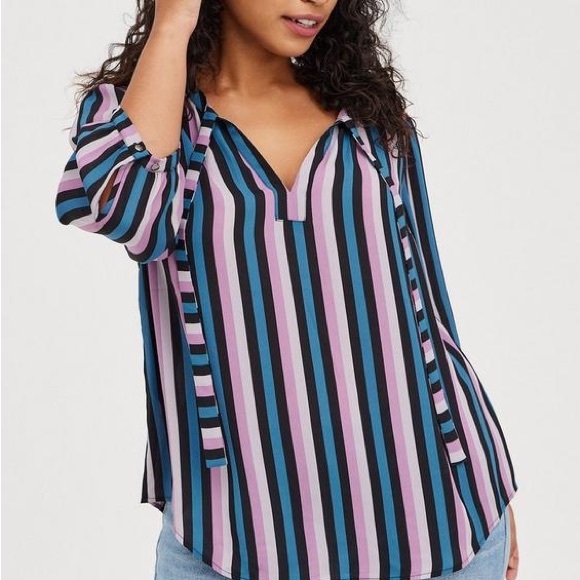 Torrid Georgette Bow Tie Blouse Size 1 / 1X equivalent - Picture 2 of 10